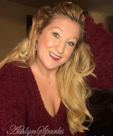 ashlynsparks free estrella porno atractiva imagen