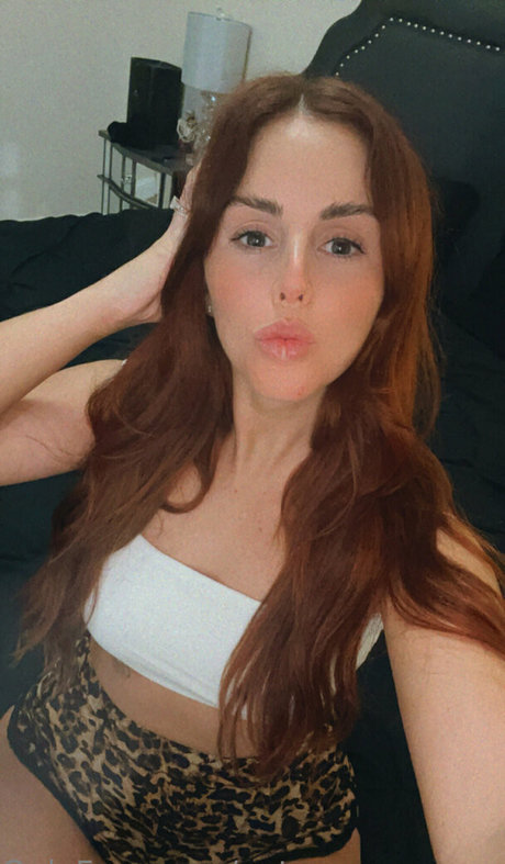 autumnpowersxo pornographic model image