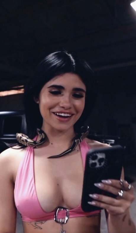 Nessa Barrett estrella porno de arte fotos