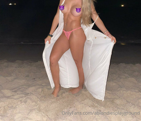 ablondiesplayground star pornographic picture