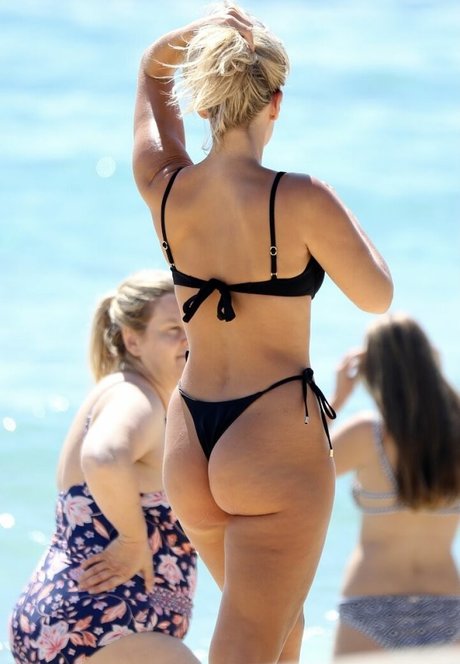 Natasha Oakley modèle porno archive