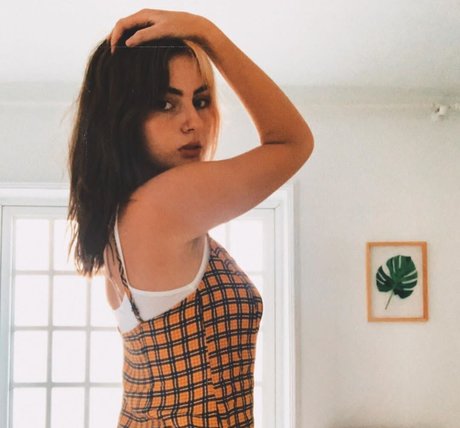 _carlaperezz modèles nus img