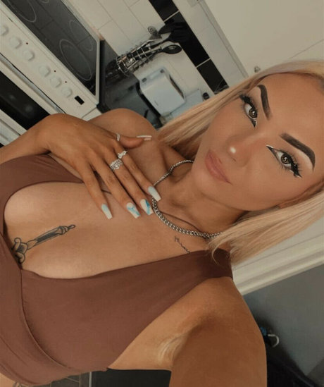 k hh23 mannequin des photos