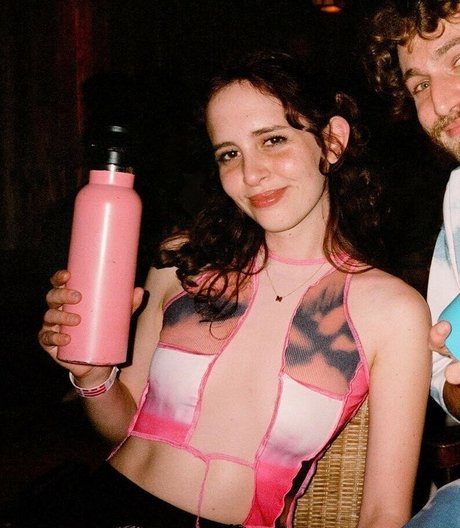 Mica Tenenbaum modelo de arte fotos