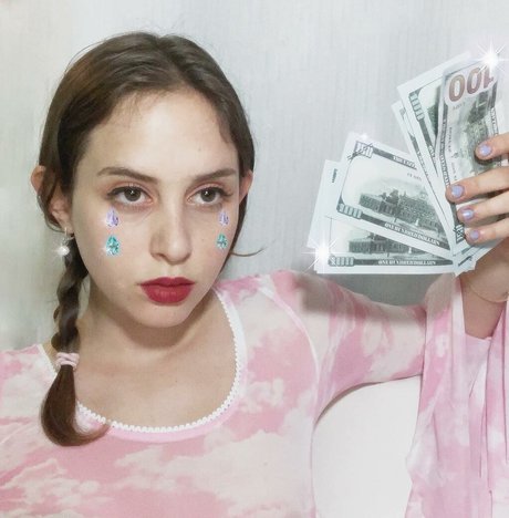 Mica Tenenbaum modèle nu photo