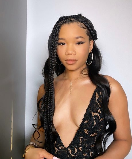Storm Reid modèle chaud archive