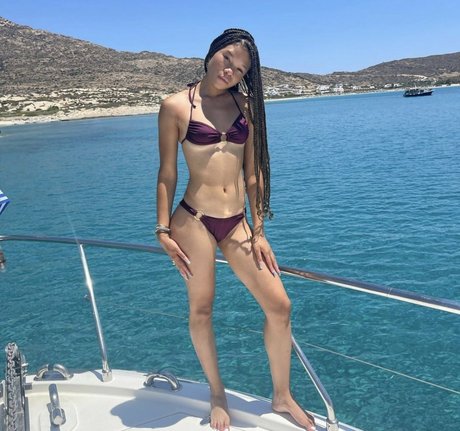 Storm Reid estrella libre archivo