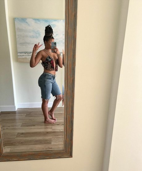 Storm Reid star du porno sexy galerie