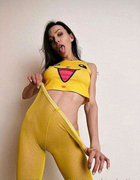 adelmorel estrella sexy foto