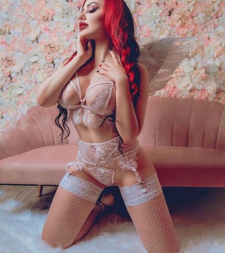 Dani Divine buen modelo foto