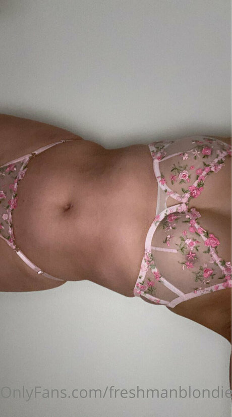 freshmanblondie18 star du porno adulte image