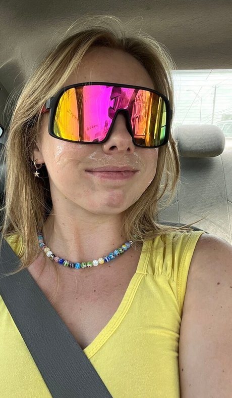 CosmicKitti estrella porno en alta definición imagen