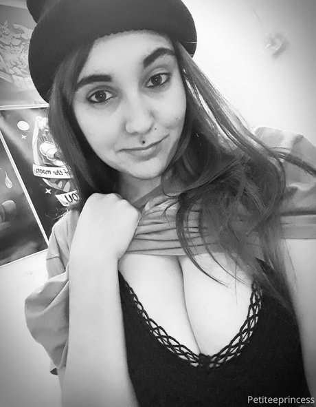 Onlyfans de pollas blancas grandes perfecto desnudo foto