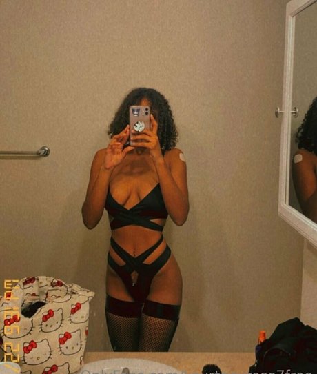 kourtneyrose7free modelo de alta calidad imagen