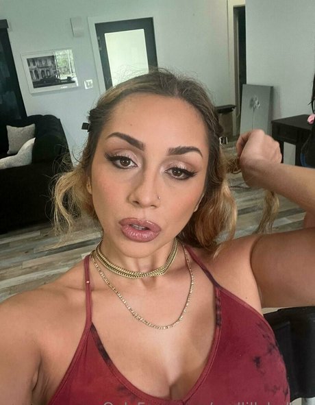 Lilly Hall actriz adulta imágenes