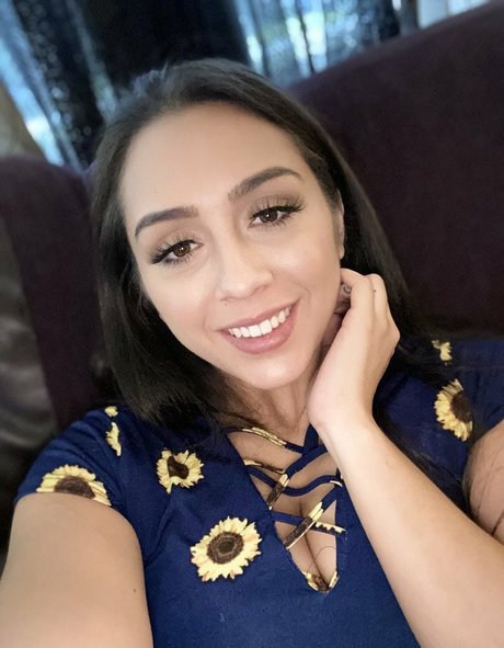 Lilly Hall modèle pornographique archive