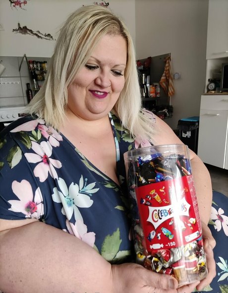 doughbellygirl buen modelo imágenes