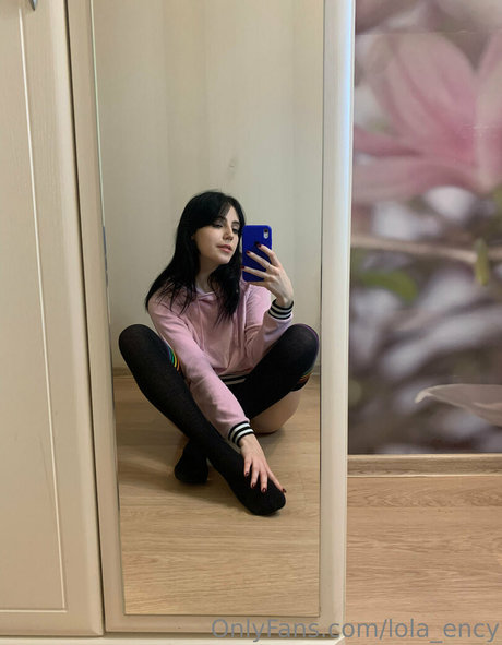 lola ency modèle érotique des photos