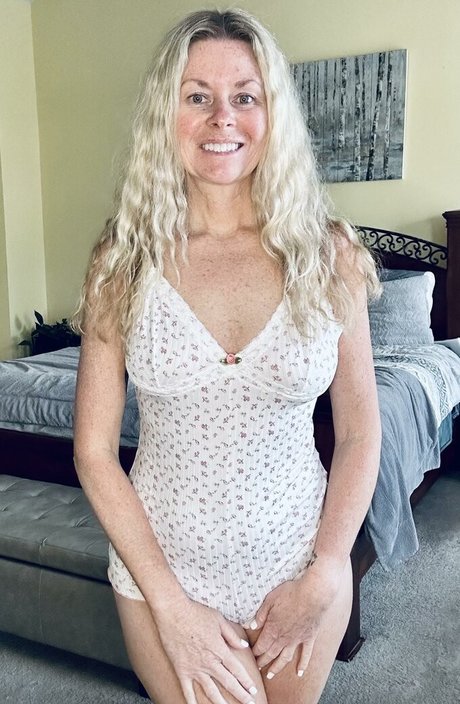 Mackenzie J star du porno adulte archive