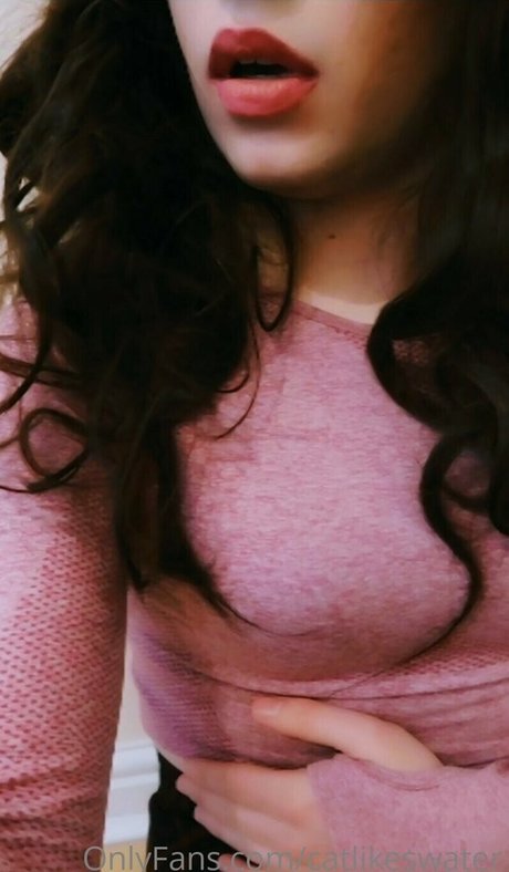 Cat Likes Water modelo pornografico galería