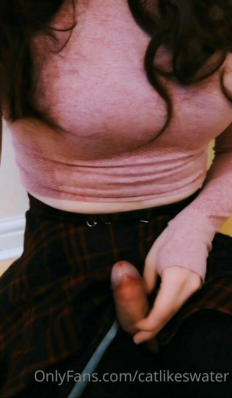 Cat Likes Water xxx estrella porno archivo