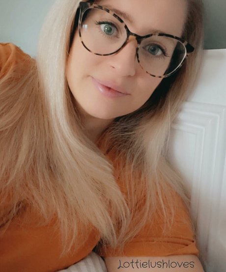 lottielushloves modelo bonita galería