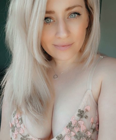 lottielushloves actrice pornographique images