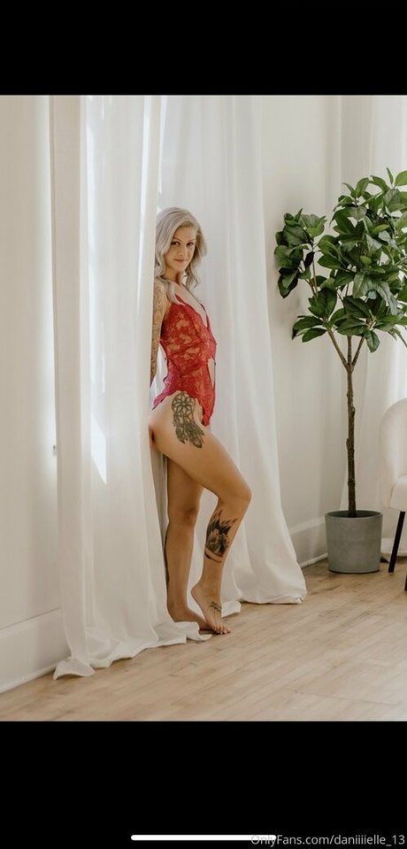 daniiiielle 13 nude model photo