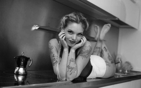 spicyrollersg model porn picture
