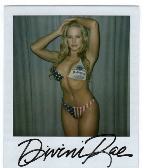 Divini Rae Sorenson modèle exclusif archive