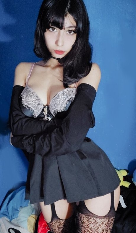 Lilywaifu modelo atractivo archivo