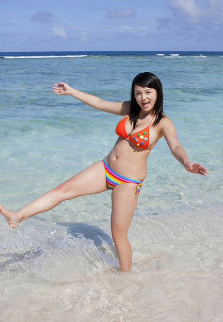 Ai Shinozaki arte modelo galería