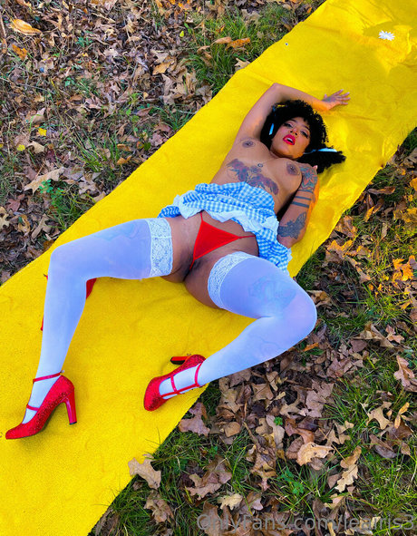 leairis3 modèle érotique images