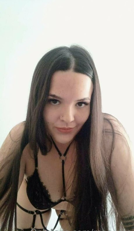 mee zee modelo atractivo imagen