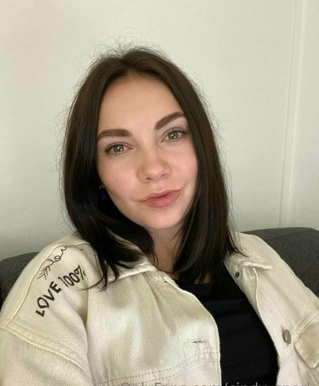 misato mylf modèle hd img