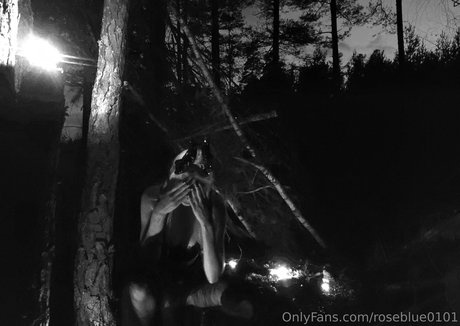 roseblue0101 modelo desnudo galerías