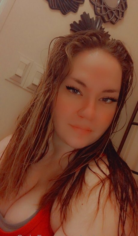 anisaraeann nude model img