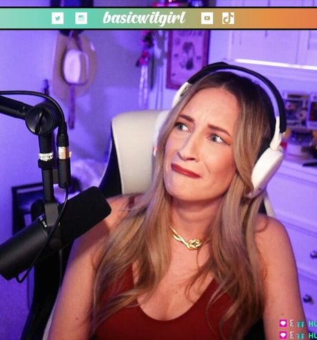 BasicWitGirl modèle sympa image