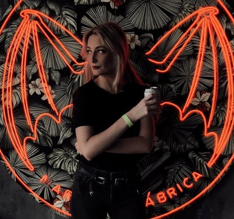 BasicWitGirl modèle pornographique img