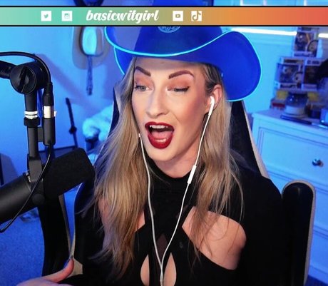 BasicWitGirl modelo superior foto