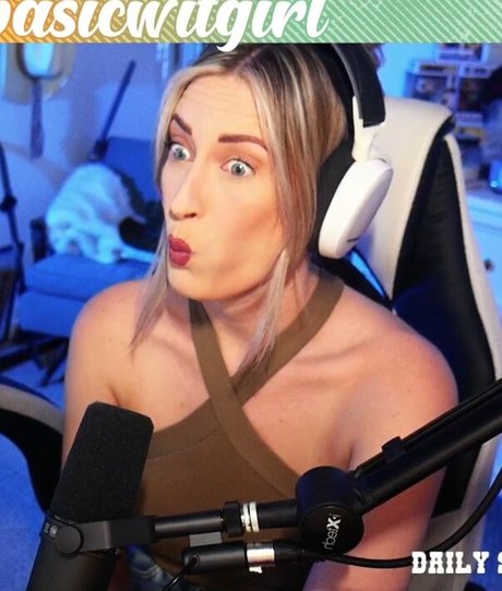 BasicWitGirl actrice porno photo