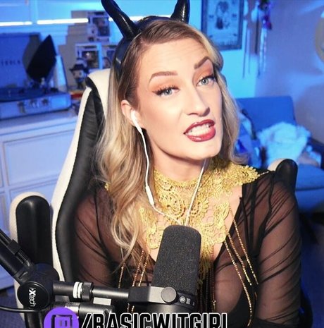 BasicWitGirl modelo gratis foto