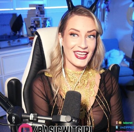 BasicWitGirl modèle chaud des photos