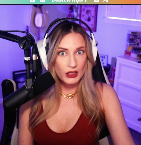 BasicWitGirl estrella adulta imagen