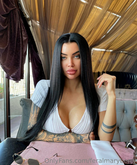 feralmaryberry modèle nu photo