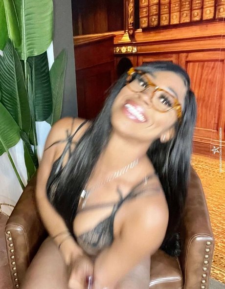 Ariane Andrew sexy star photos