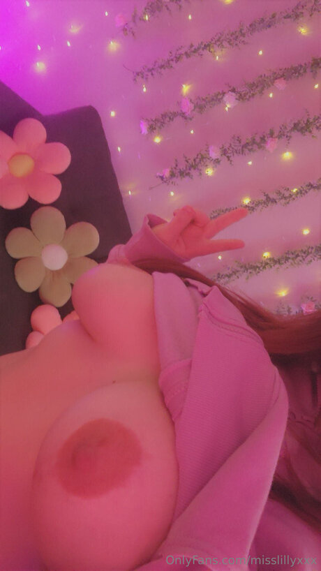 misslillyxxx actrice de nus images