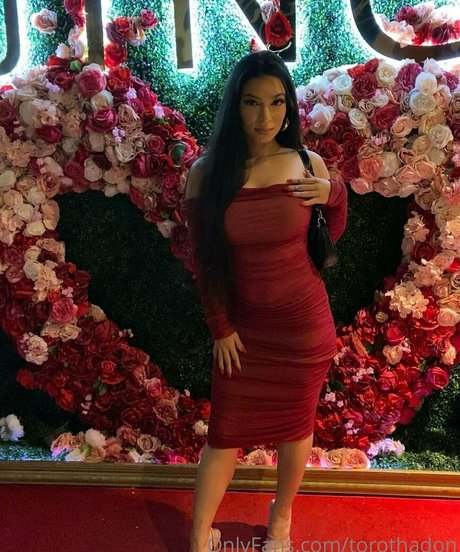 torothadon actriz porno imagen