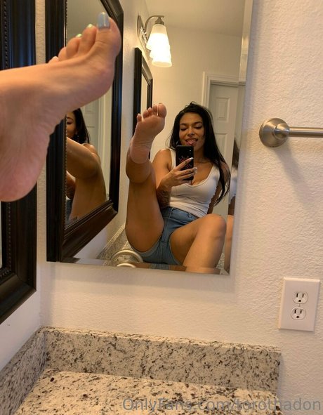 torothadon actrice de nus galeries