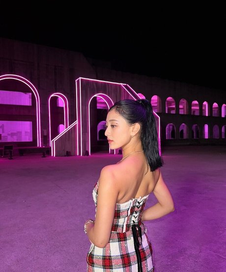 Jihyo modelo desnuda imágenes